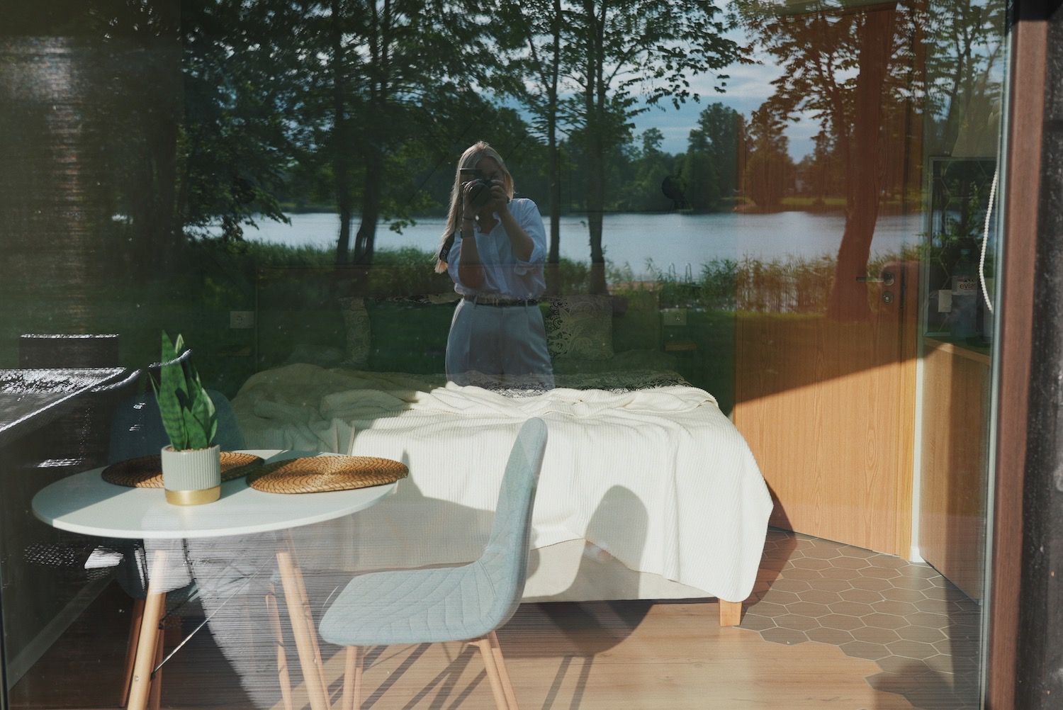 Kaldapealne Auksi puhkemaja järve ääres Viljandimaal, parimad puhkemajad Eestis
