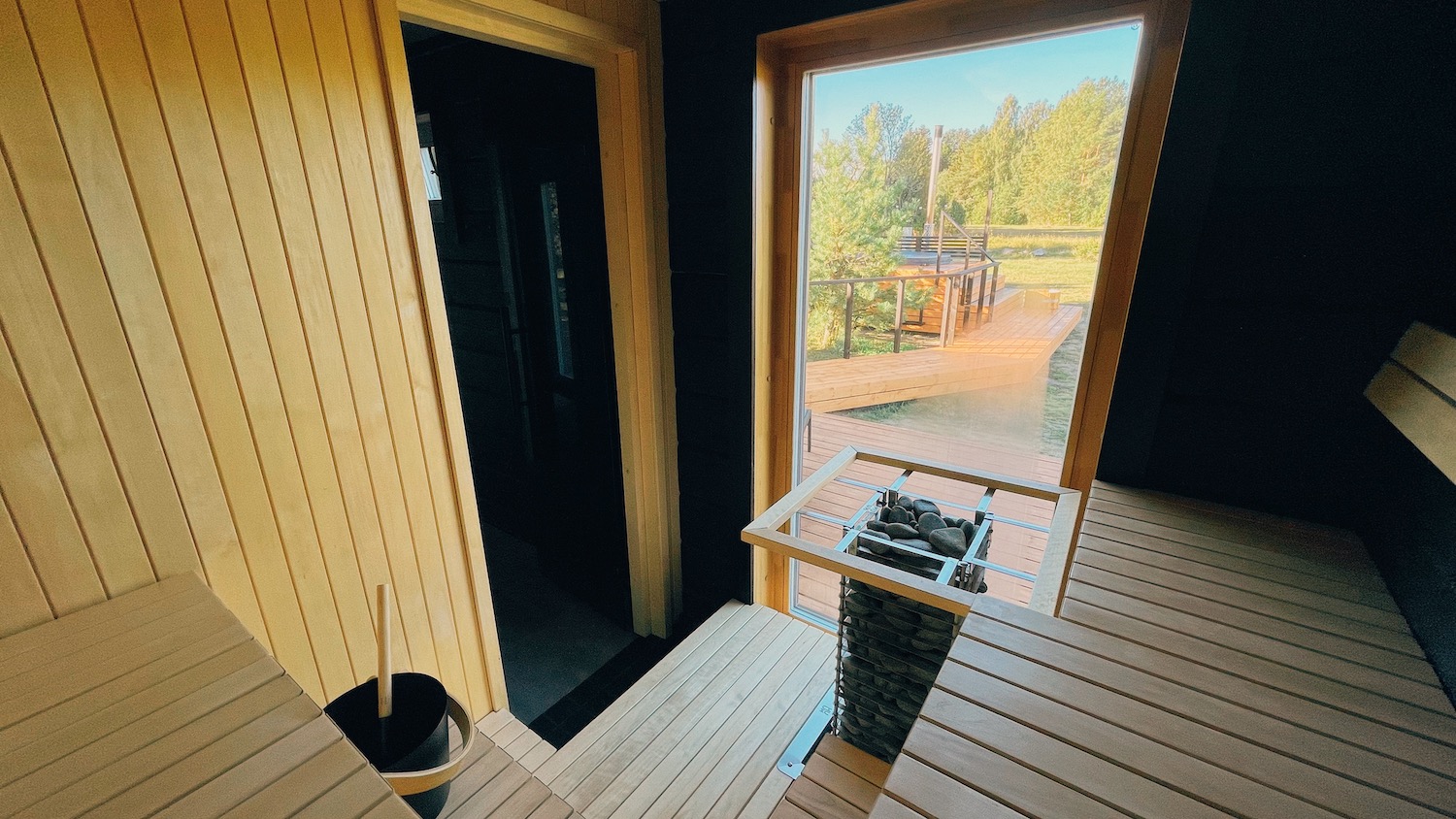 Odi Resort puhkemaja Harjumaal kuuele, panoraamvaate ja tynnisaunaga majutus, parimad puhkemajad Eestis