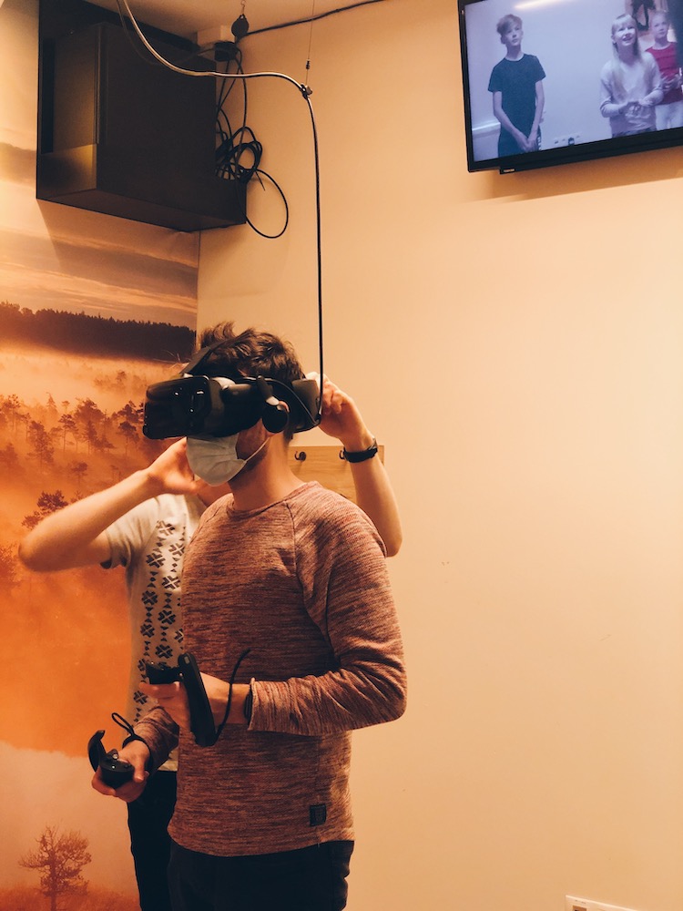 Ben proovimas Kalevipoja muuseumi virtuaalreaalsust