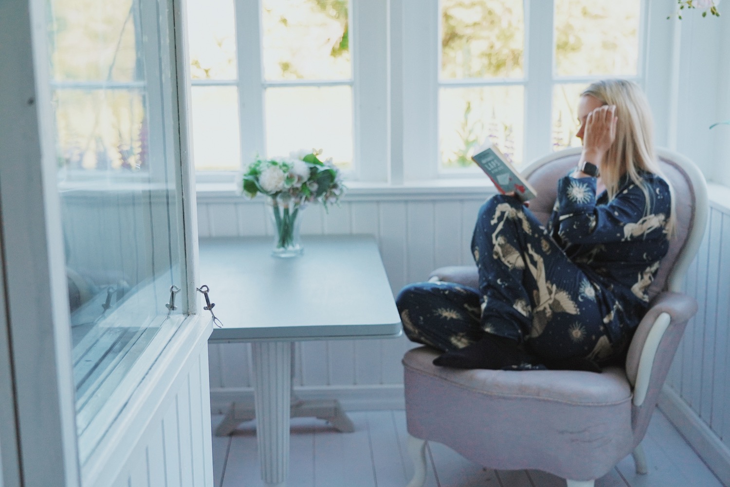 Poet's Nest kodumajutus, luuletaja suvekodu valgamaal, ilusad puhkemajad Eestis