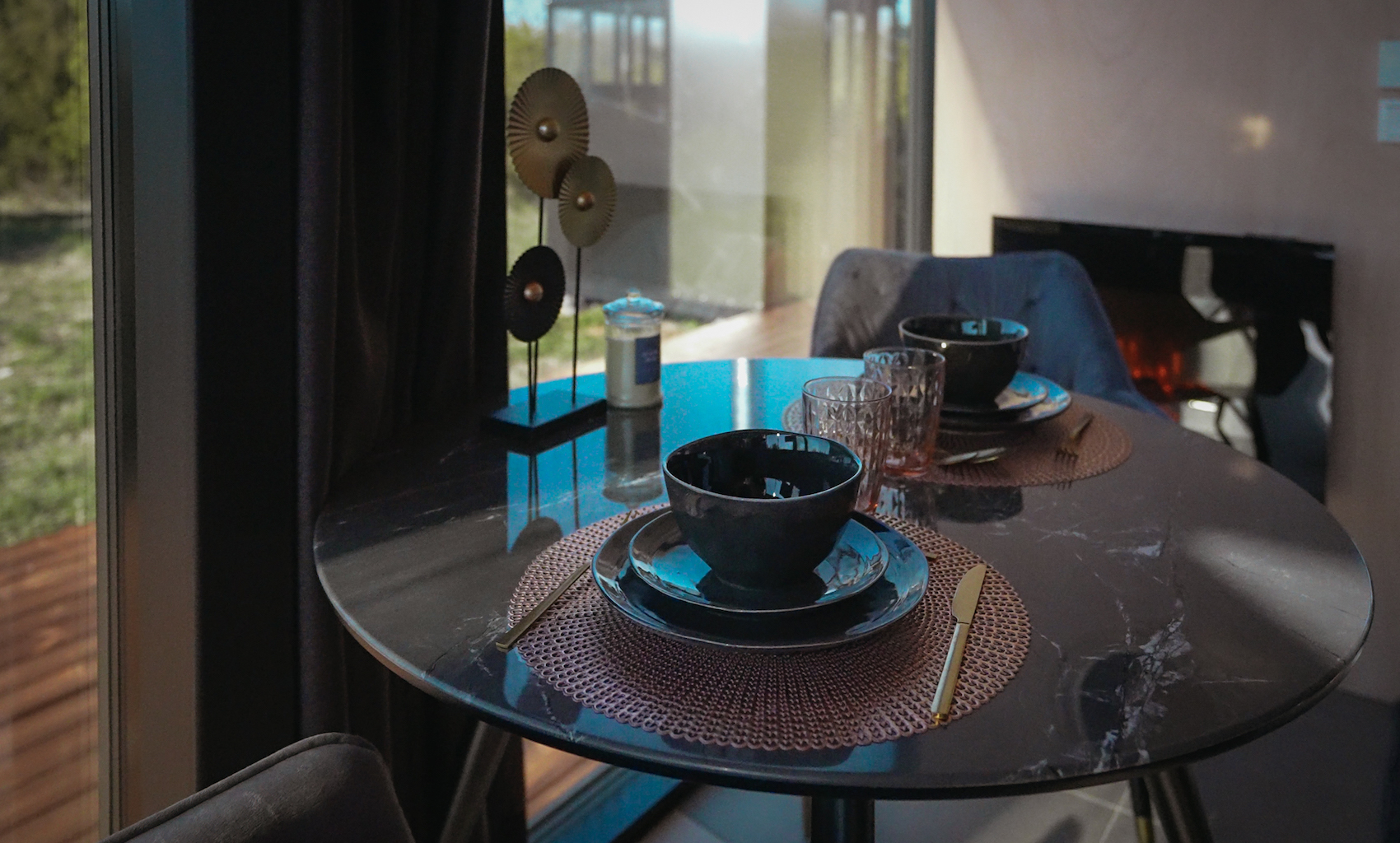A holiday house with a sauna and a hot tub in the woods, Estonian cabin mirror house with jacuzzi - Juniper Minivillas, the best holiday homes in Estonia