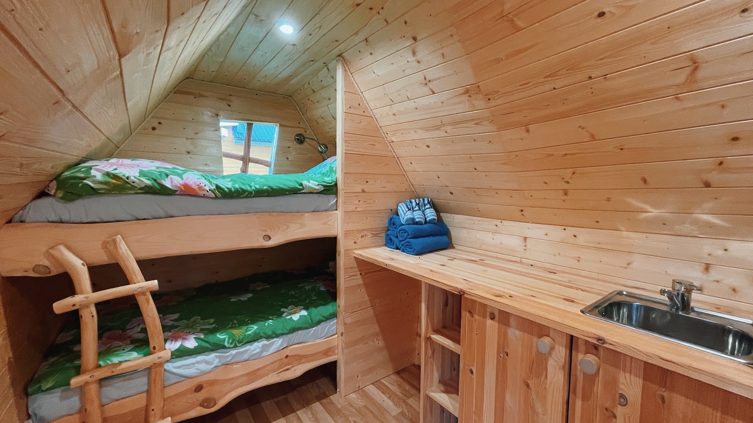 Best Estonian vacation houses in Estonia with a sauna and hot tub, Pihlaka hunting cabin, Eesti Paigad