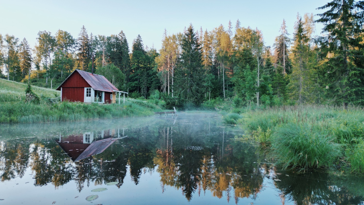Poet's Nest kodumajutus, luuletaja suvekodu valgamaal, ilusad puhkemajad Eestis