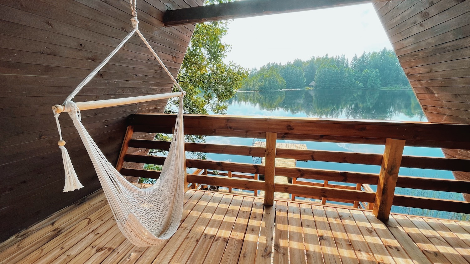Saunaga Saarjärve puhkemaja saunamaja järve ääres, puhka Eestis, parimad puhkemajad Eestis