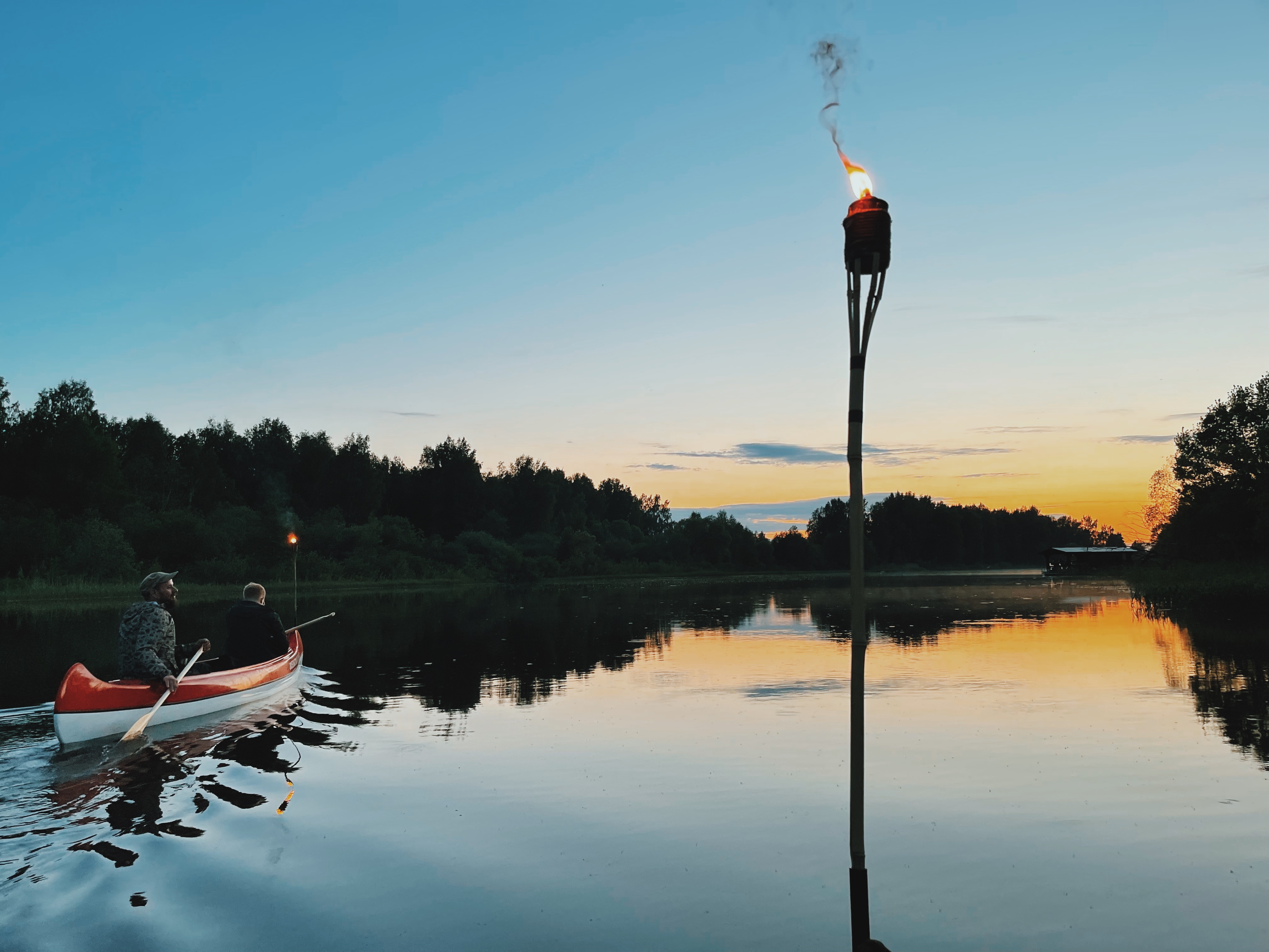 Tõrvikutega päikeseloojangu kanuumatk Emajõel, Eesti Paigad