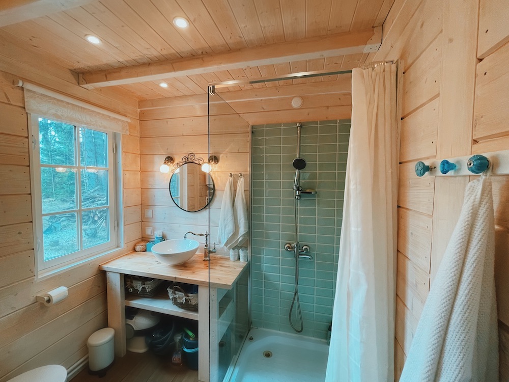 Tahkuna Forest House holiday home bathroom in Estonia