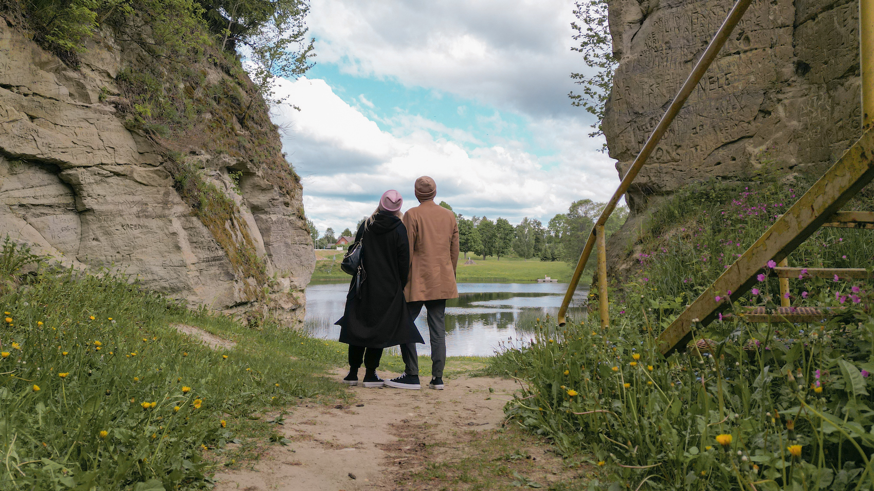 Käärapesa ehk Pesad Stay puhkemaja Pärnumaal Pärnu jõe ääres sauna ja kümblustünniga, parimad puhkemajad Eestis